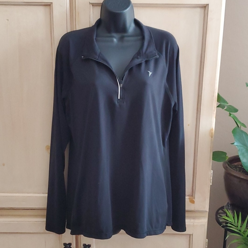 Black Long-Sleeve Activewear Top